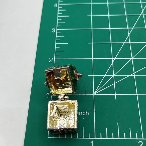 Christmas Gift Box Present  Pendant with a Christmas wish large Bale. Silvertone - Picture 12 of 12